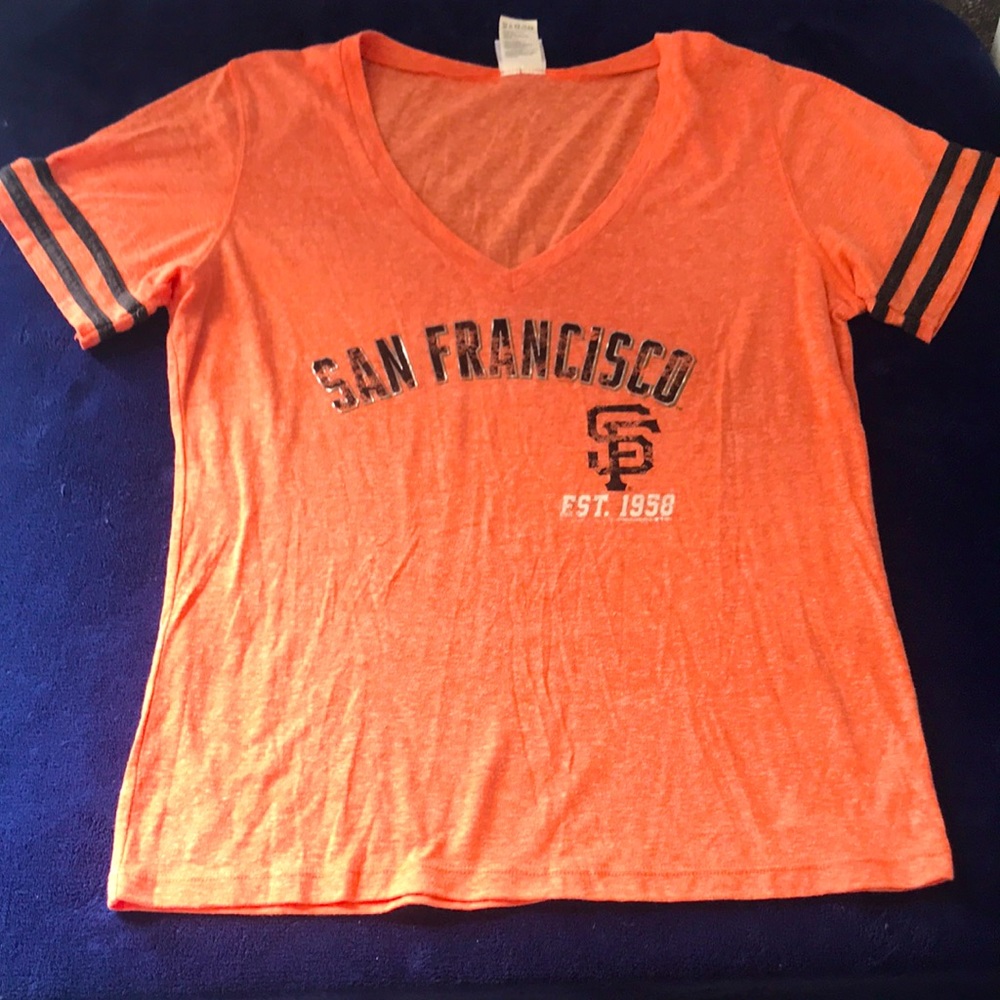 Genuine Merchandise by Campus Lifestyle San Francisco Giant V-Neck Tee